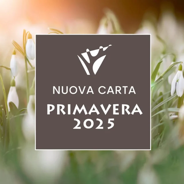 Scegliere di fare una cucina stagionale significa accettare di rinunciare a qualcosa, di utilizzare quello che c'è, quando c'è, ma anche quando è più buono e più sano.
Così, sapersi adattare diventa importante: il nostro menu segue i ritmi e i tempi della natura e cambia con le stagioni, o persino durante le stagioni, se necessario!
Nella nuova carta di primavera, ad esempio, la malva di maggio ha già sostituito la verza di marzo, e prima che possiamo presentarvi tutti i nostri piatti, qualche altro ingrediente sarà già cambiato.
È una scelta. È l'abitudine alla resilienza della gente di montagna che incontra la filosofia del "meno e meglio".
#alresù #ristorantealresù #valcamonica #vallecamonica #stagionalità #slowfood #slowfooditalia #primavera